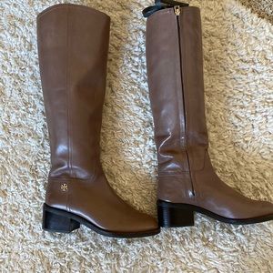 Beautiful Tory Burch riding boots in cocoa